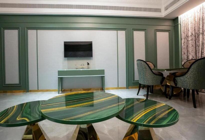 套房, Seven Eleven Hotels And Club