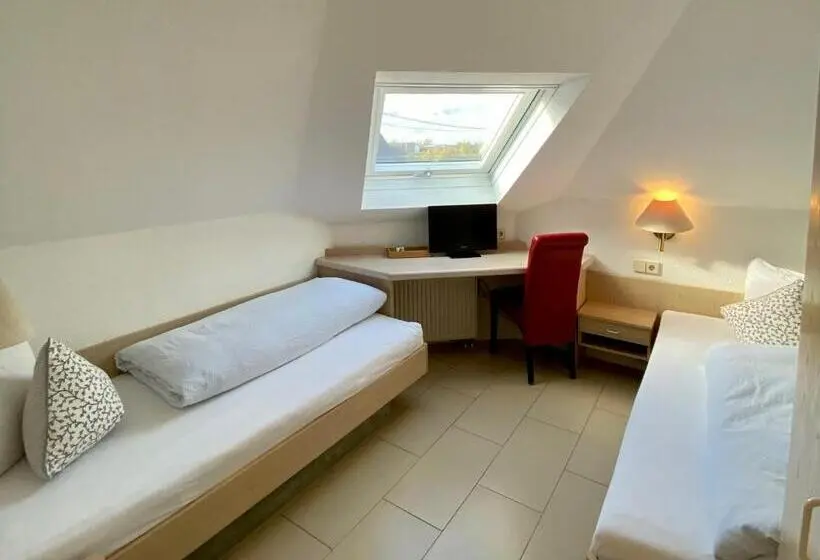 Standard-huone, Alessandro