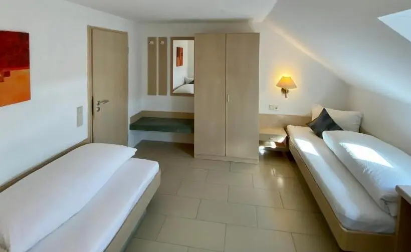 Standard-huone, Alessandro