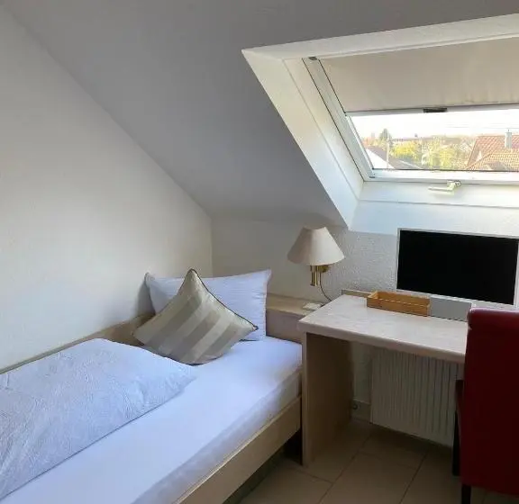 Standard Yhden Hengen Huone, Alessandro