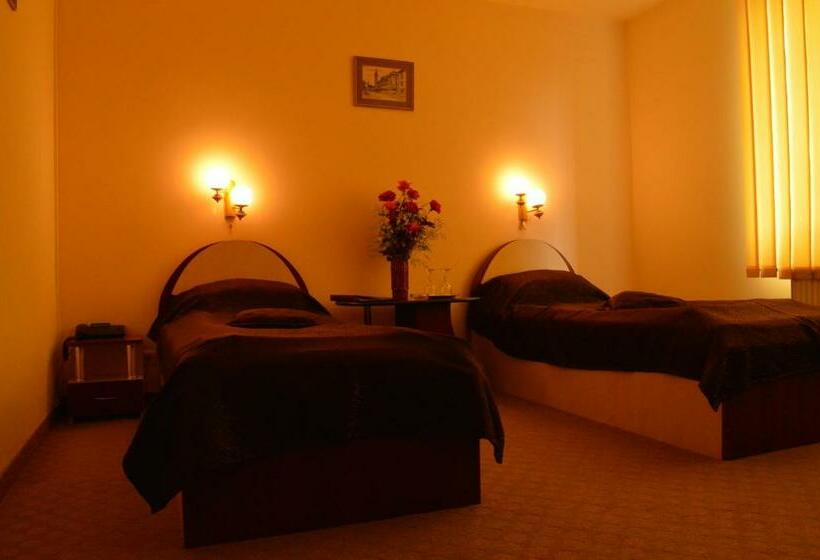 Camera Standard, Vila Europa