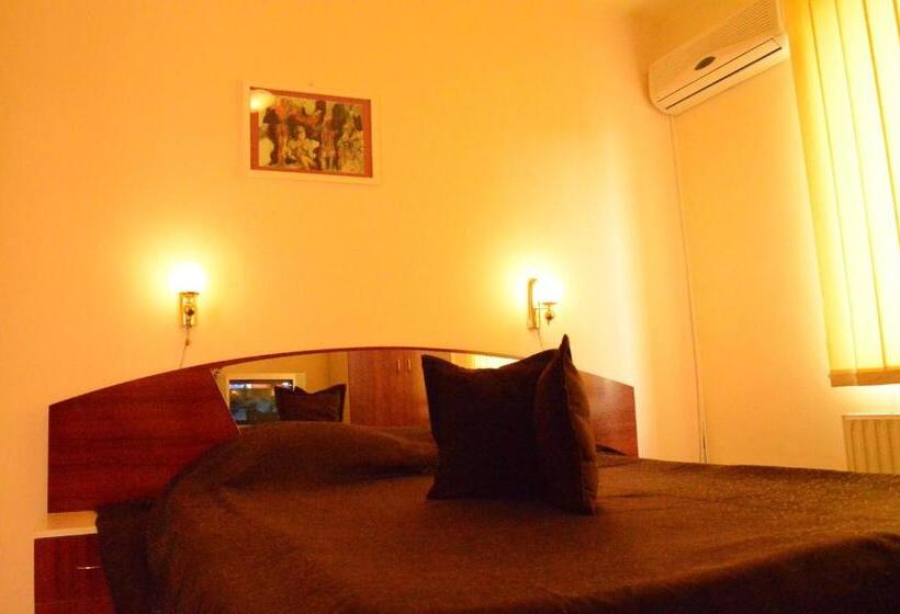 Camera Standard, Vila Europa