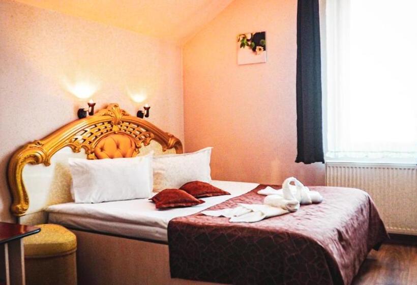 Camera Tripla Standard, Vila Europa