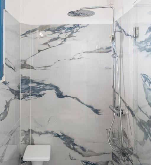 غرفة قياسية ثلاثية, Ayeri