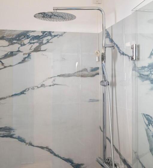 غرفة قياسية ثلاثية, Ayeri