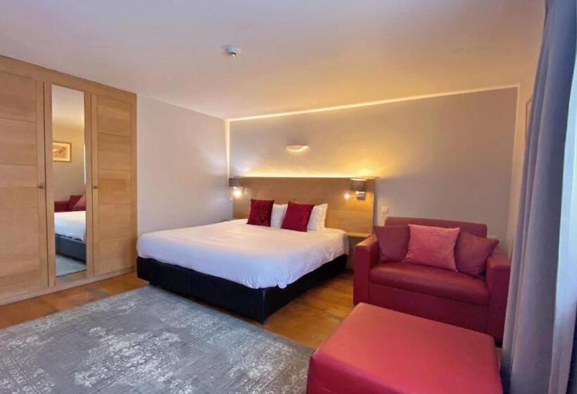 디럭스 룸, Côté Cour