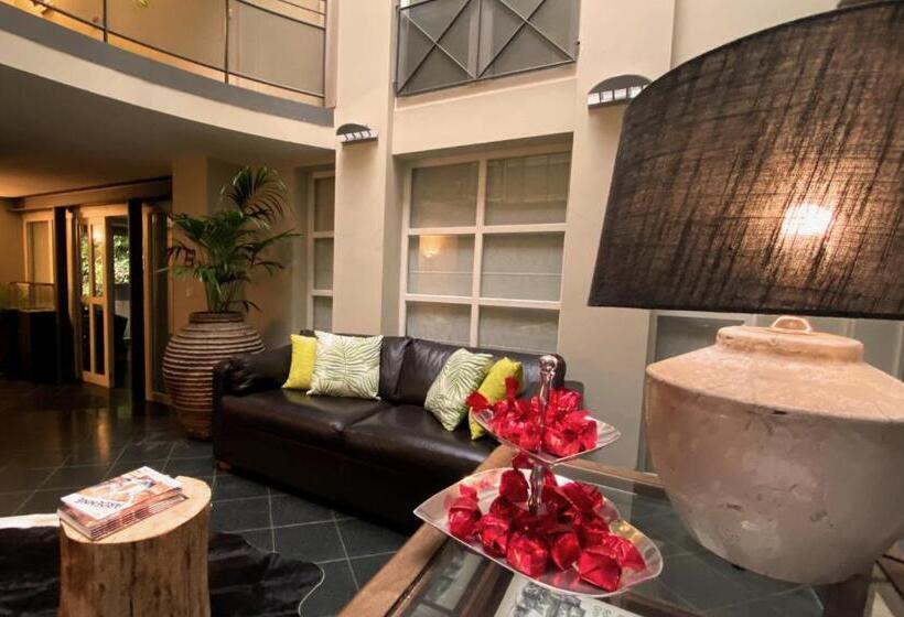 디럭스 룸, Côté Cour