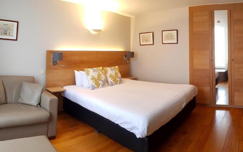 디럭스 룸, Côté Cour