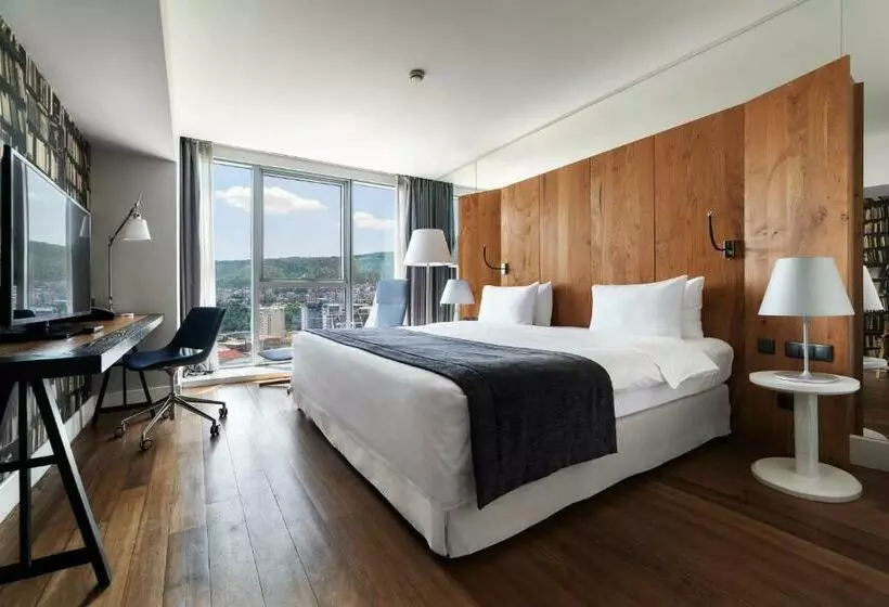 اتاق استاندارد با تخت بزرگ, Holiday Inn   Tbilisi, An Ihg