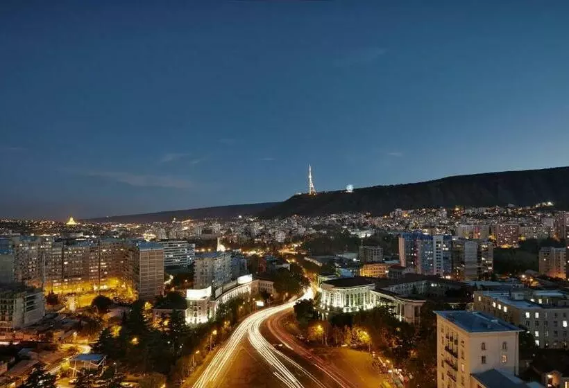 اتاق استاندارد با تخت بزرگ, Holiday Inn   Tbilisi, An Ihg