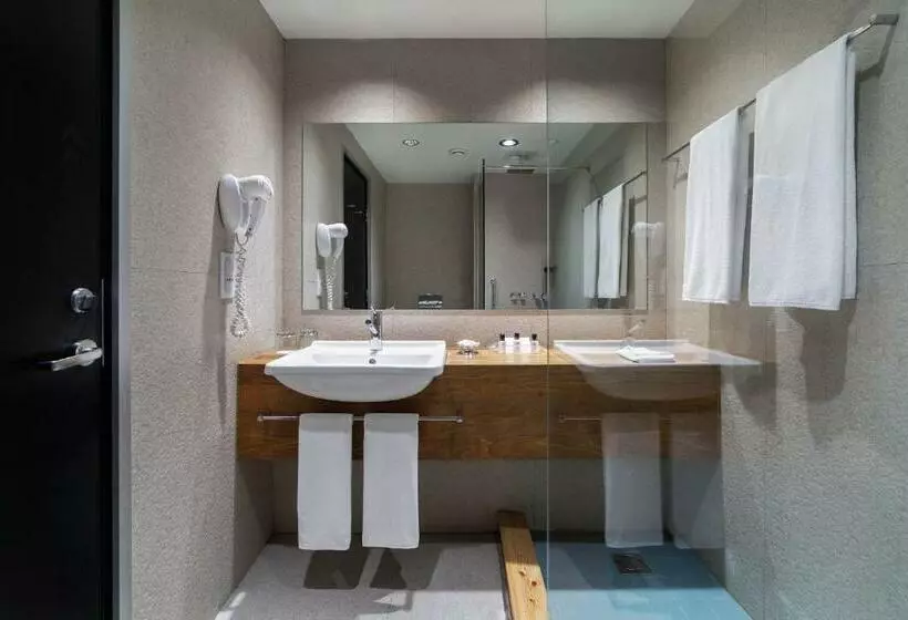 اتاق استاندارد, Holiday Inn   Tbilisi, An Ihg