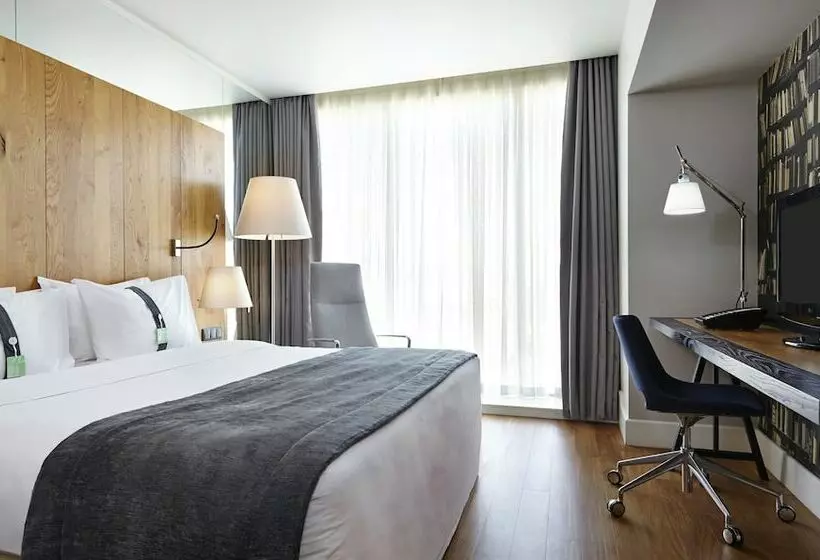 اتاق استاندارد, Holiday Inn   Tbilisi, An Ihg