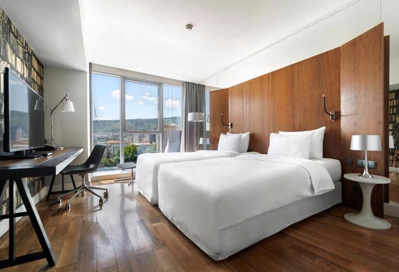 اتاق استاندارد, Holiday Inn Tbilisi, An Ihg