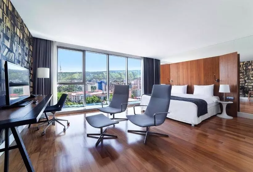 اتاق لوکس, Holiday Inn   Tbilisi, An Ihg