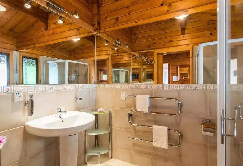 سوئیت با وان آب گرم, Kimi Ora Eco Resort