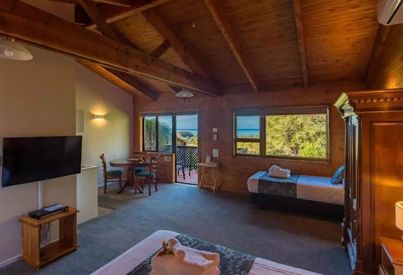 استودیوی استاندارد, Kimi Ora Eco Resort