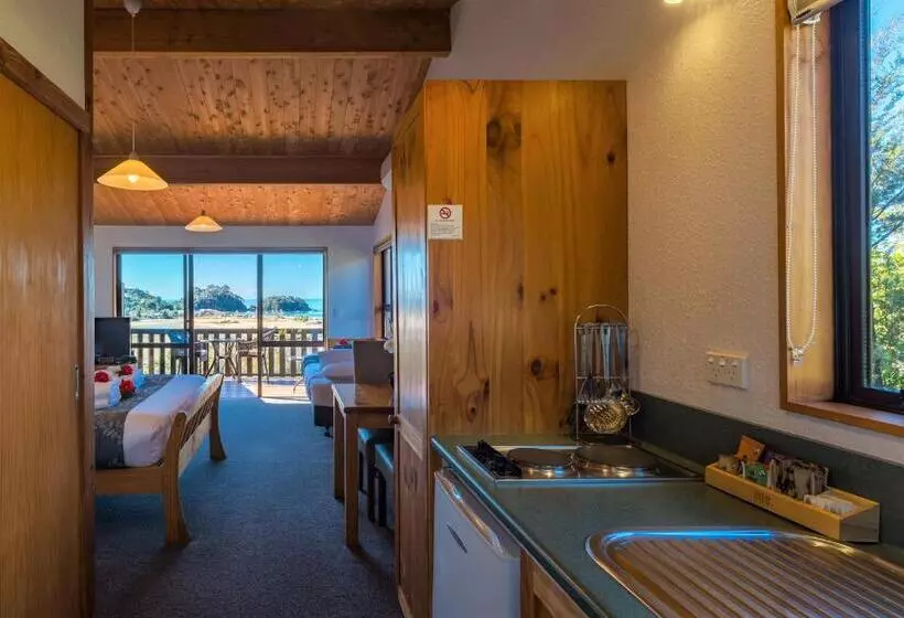 استودیوی استاندارد, Kimi Ora Eco Resort