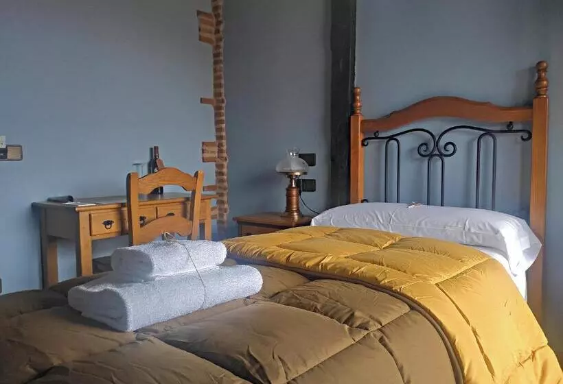 اتاق استاندارد یک تخته با بالکن, Posada De Candelario