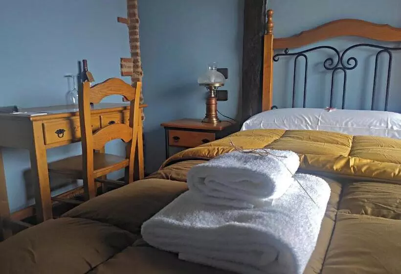 اتاق استاندارد یک تخته با بالکن, Posada De Candelario