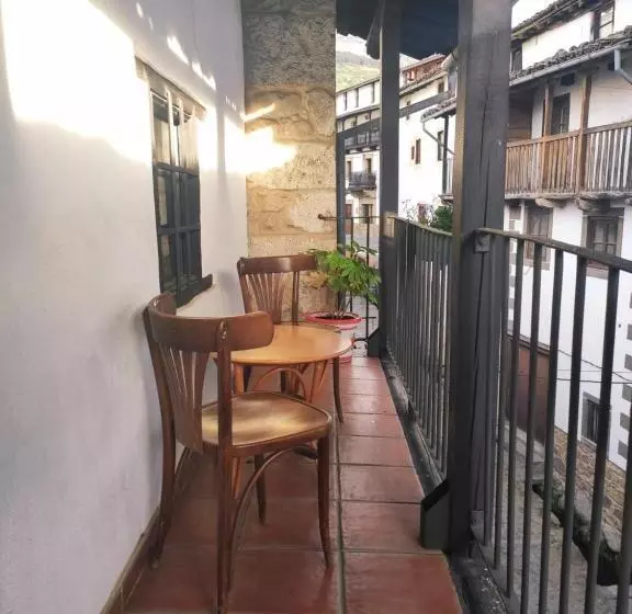 اتاق استاندارد سه تخته با بالکن, Posada De Candelario