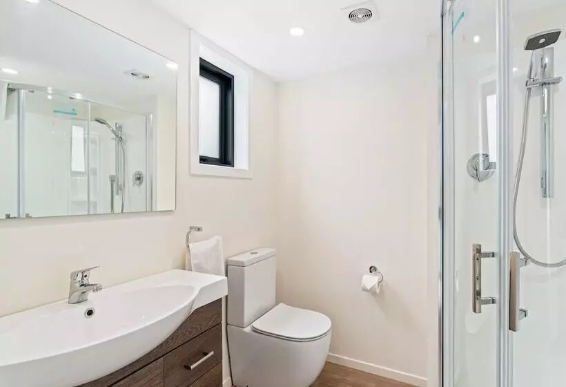 استودیوی استاندارد, Queenstown Motel Apartments