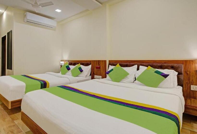 高级三人间, Tripli Hotels Le Shelton