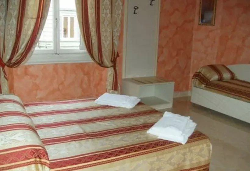 اتاق استاندارد سه نفره, La Corte Dei Principi  Residenza D Epoca