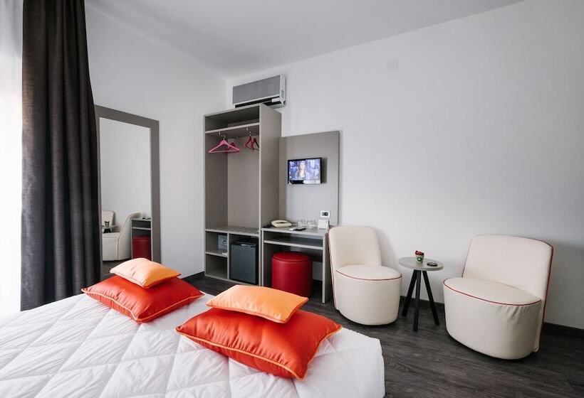 غرفة قياسية ثلاثية, Cala Di Forno