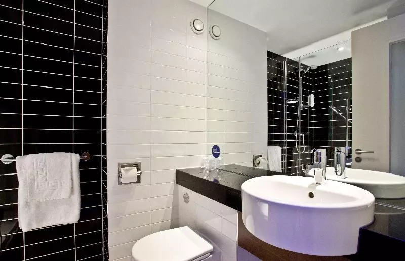 スタンダードルーム, Holiday Inn Express Birmingham–south A45