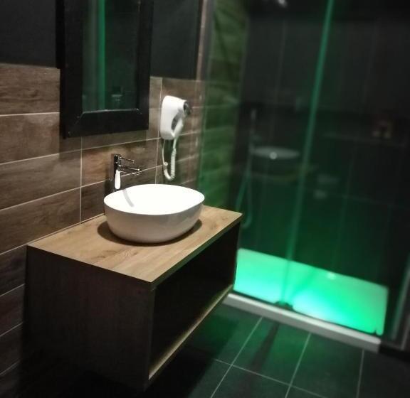 اتاق استاندارد سه نفره, Miramare