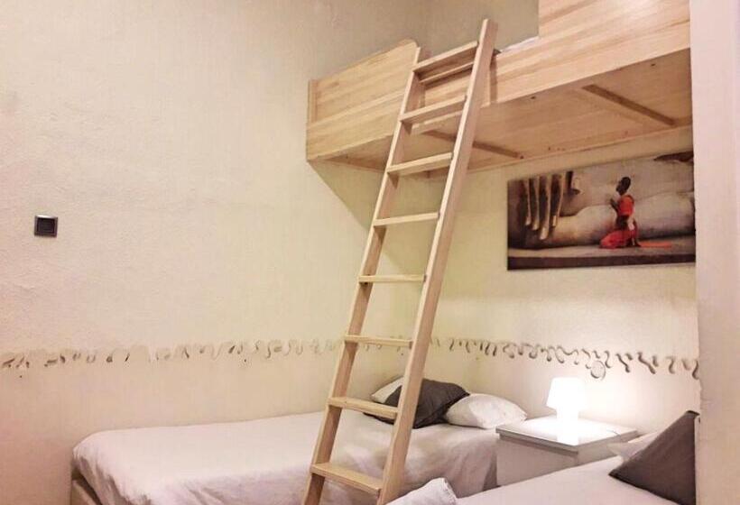 Трехместный Номер Стандарт Совместная Ванная, Itaca Hostel