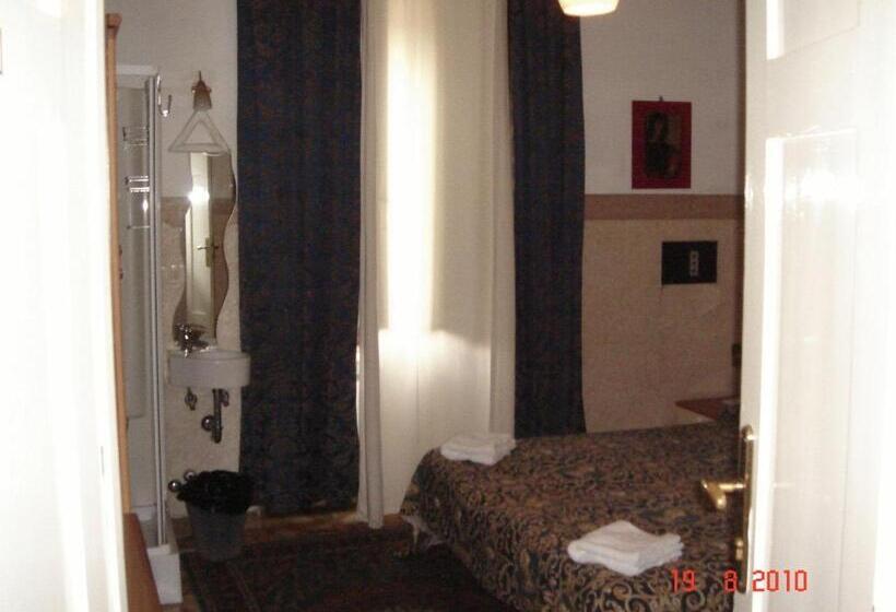 Quarto Triplo Standard Casa de Banho Partilhada, Souvenir