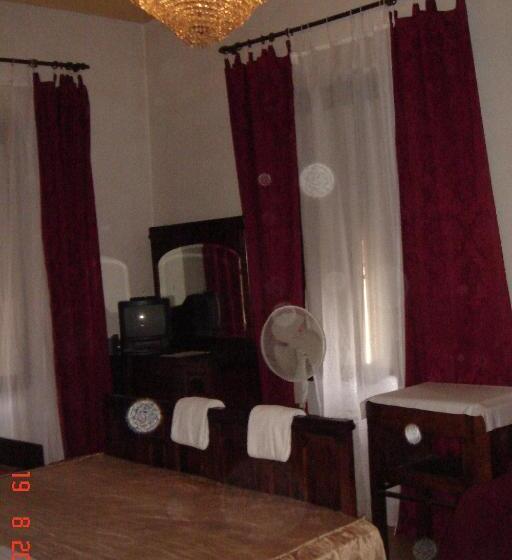 Quarto Triplo Standard Casa de Banho Partilhada, Souvenir