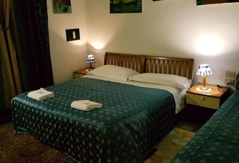 Quarto Triplo Standard Casa de Banho Partilhada, Souvenir