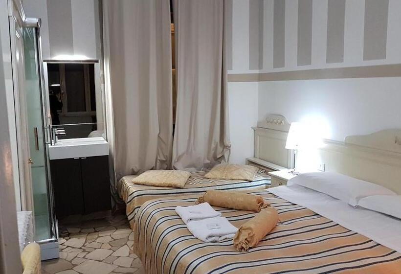 Quarto Triplo Standard Casa de Banho Partilhada, Souvenir