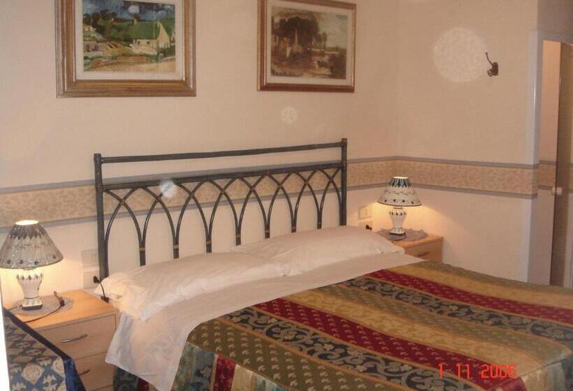 Quarto Triplo Standart, Souvenir