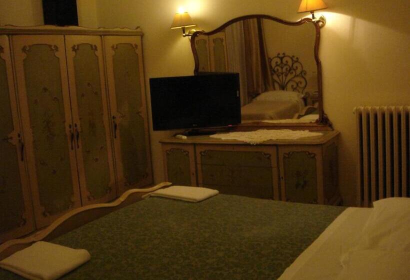 Quarto Quádruplo Standart Casa de Banho Partilhada, Souvenir