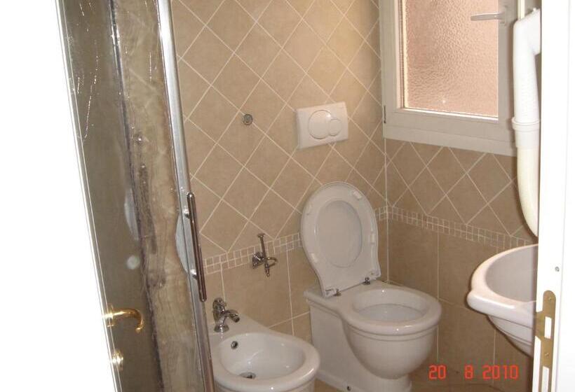 Quarto Quádruplo Standart Casa de Banho Partilhada, Souvenir