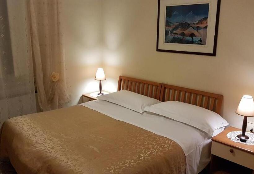 Quarto Triplo Standart, Souvenir