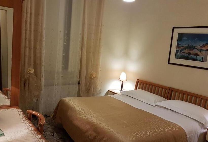 Quarto Triplo Standart, Souvenir