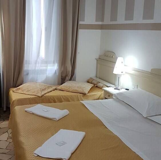 Quarto Triplo Standard Casa de Banho Partilhada, Souvenir