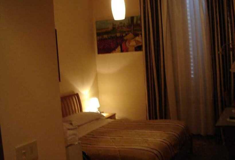 Quarto Triplo Standard Casa de Banho Partilhada, Souvenir