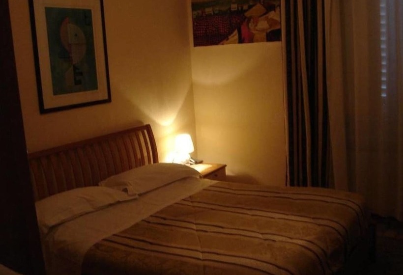 Quarto Triplo Standard Casa de Banho Partilhada, Souvenir