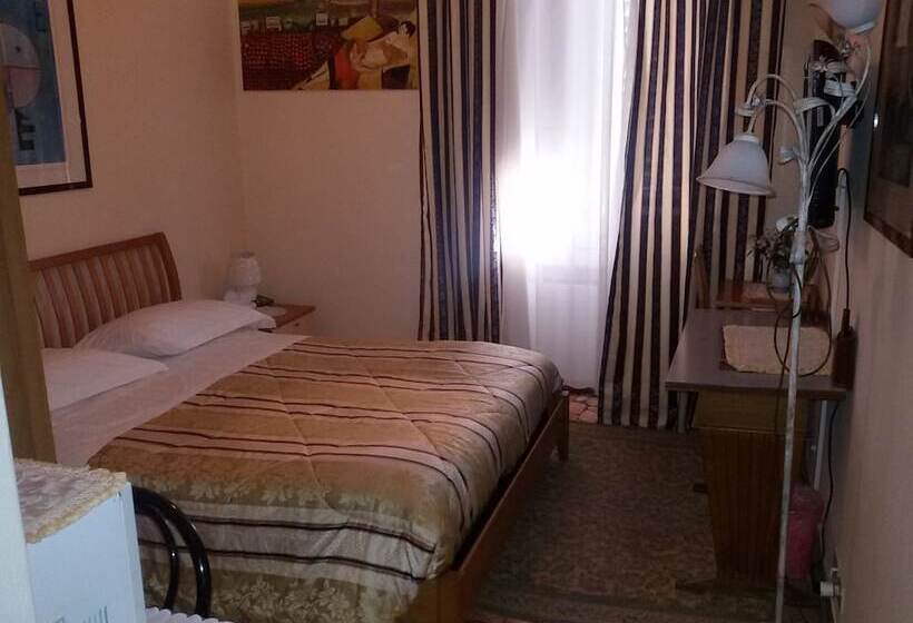 Quarto Triplo Standard Casa de Banho Partilhada, Souvenir