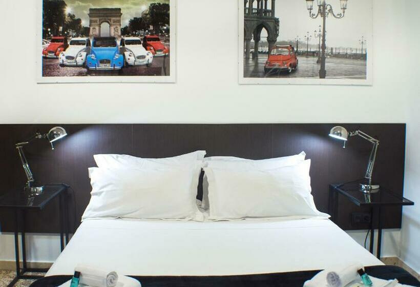 اتاق استاندارد با سرویس بهداشتی مشترک, Quart Youth Hostel & Apartments