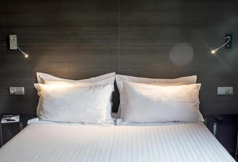 اتاق استاندارد با سرویس بهداشتی مشترک, Quart Youth Hostel & Apartments