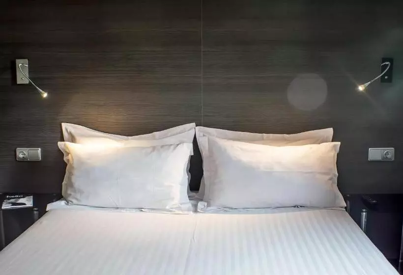 اتاق استاندارد با سرویس بهداشتی مشترک, Quart Youth Hostel & Apartments