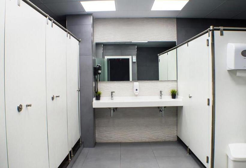 Трехместный Номер Стандарт Совместная Ванная, Quart Youth Hostel & Apartments