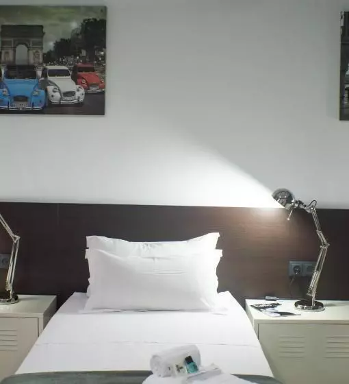 اتاق استاندارد چهارنفره با سرویس بهداشتی مشترک, Quart Youth Hostel & Apartments