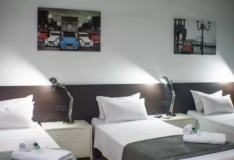 اتاق استاندارد چهارنفره با سرویس بهداشتی مشترک, Quart Youth Hostel & Apartments